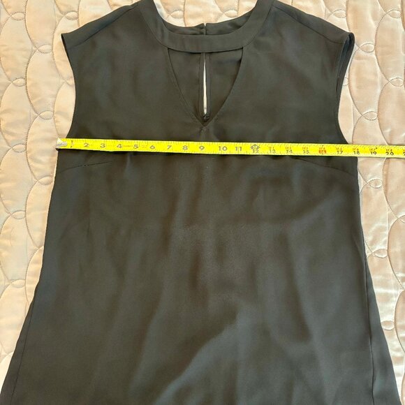 DR2 by Daniel Rainn Choker Neck Pleat Back Cap Sleeve Black Top W… - Picture 7 of 8